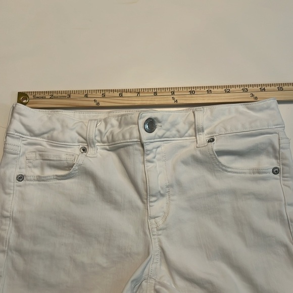 American Eagle Outfitters White Midi Short Raw Hem Shorts Size 10 - Picture 4 of 13
